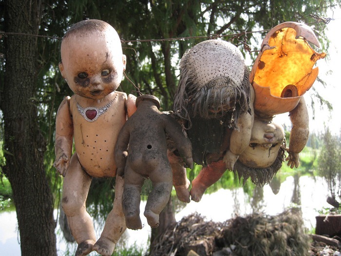 the island of dead dolls